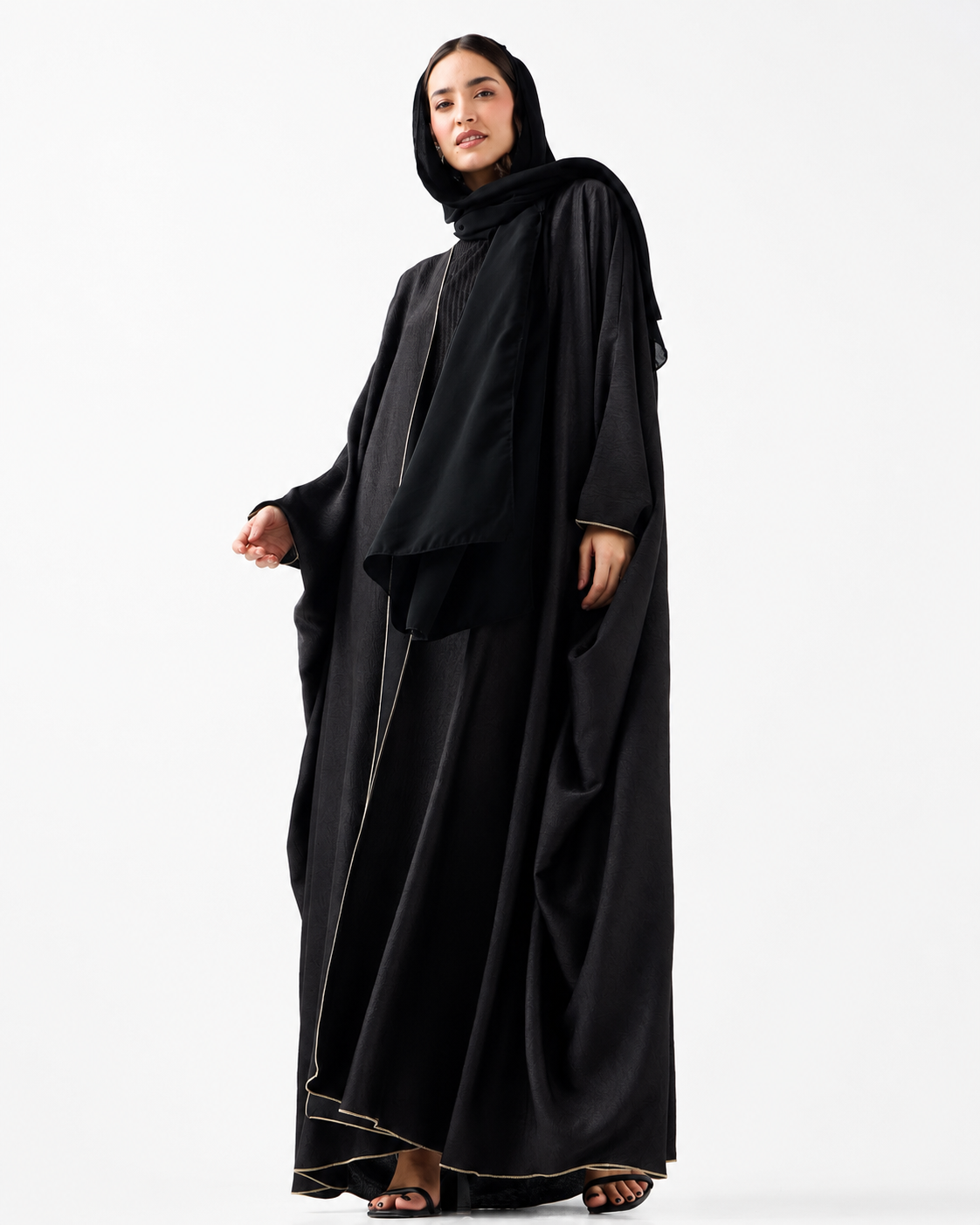 Classic Bisht Abaya – Black – styled look – AZRIA KSA