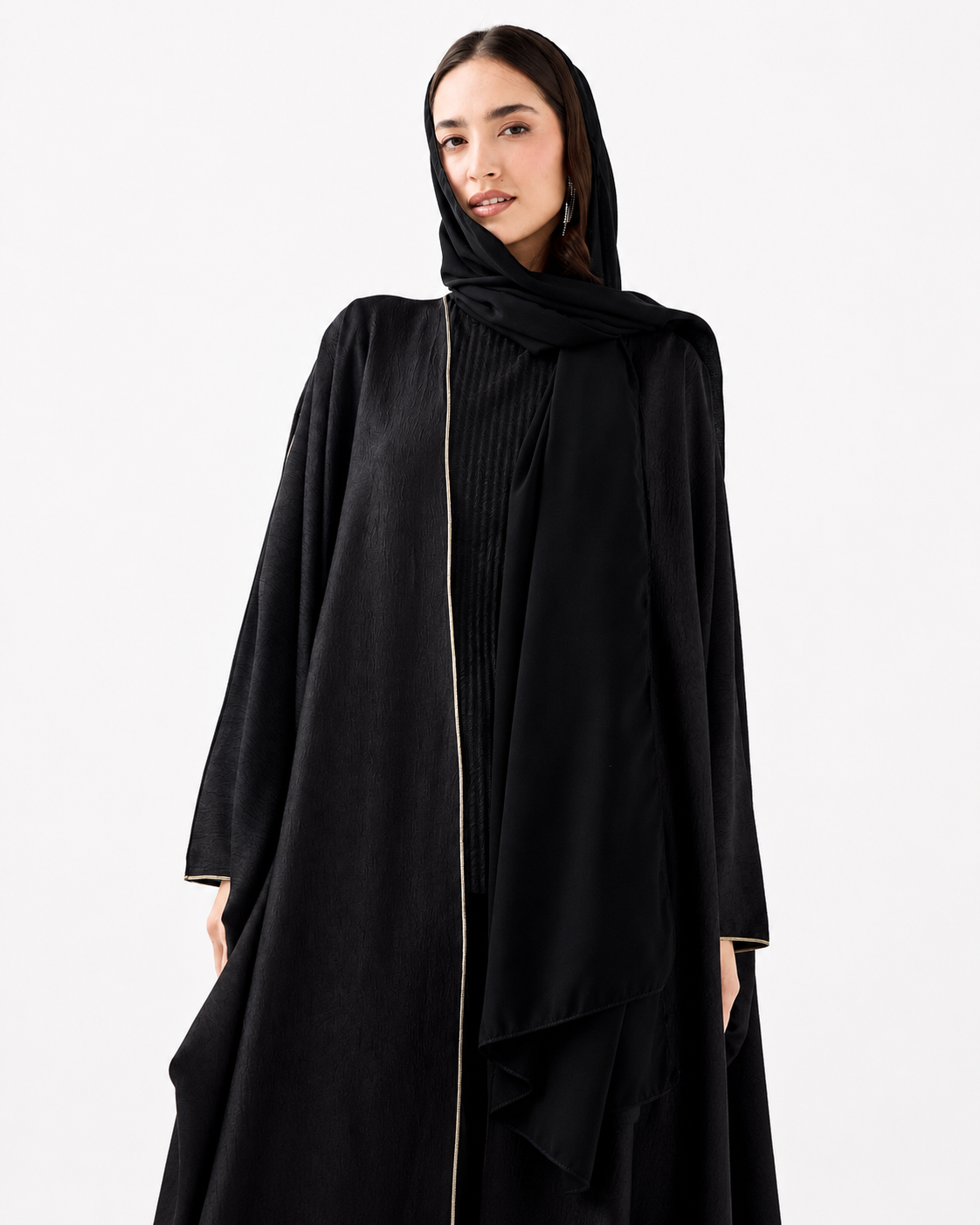 Classic Bisht Abaya – Black – side profile – AZRIA KSA
