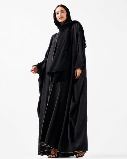 Classic Bisht Abaya – Black – styled look – AZRIA KSA
